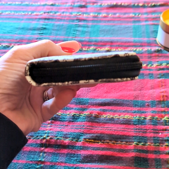 Vegan leather zip around wallet - Picture 7 of 11